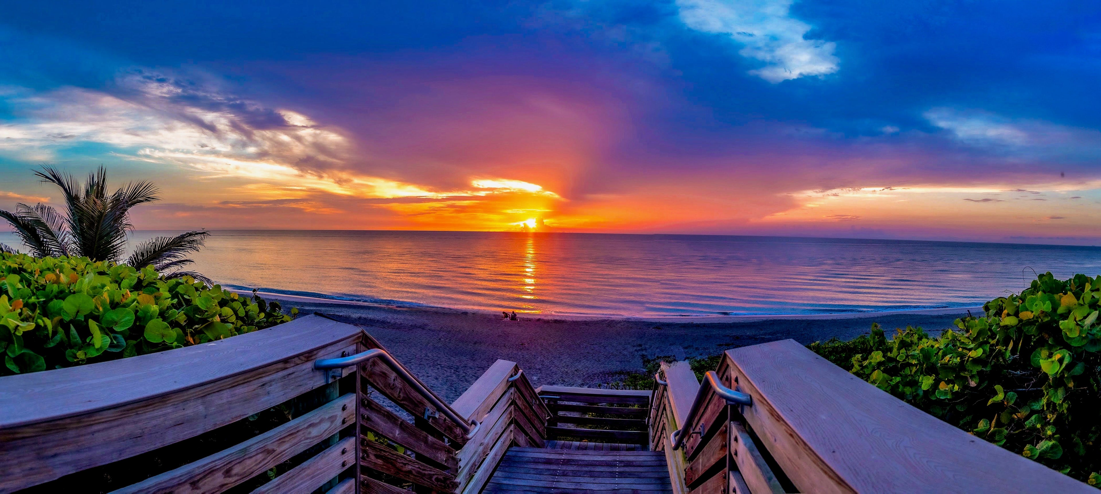 Juno Beach Sunrise – Panoramic Coastal Glow
